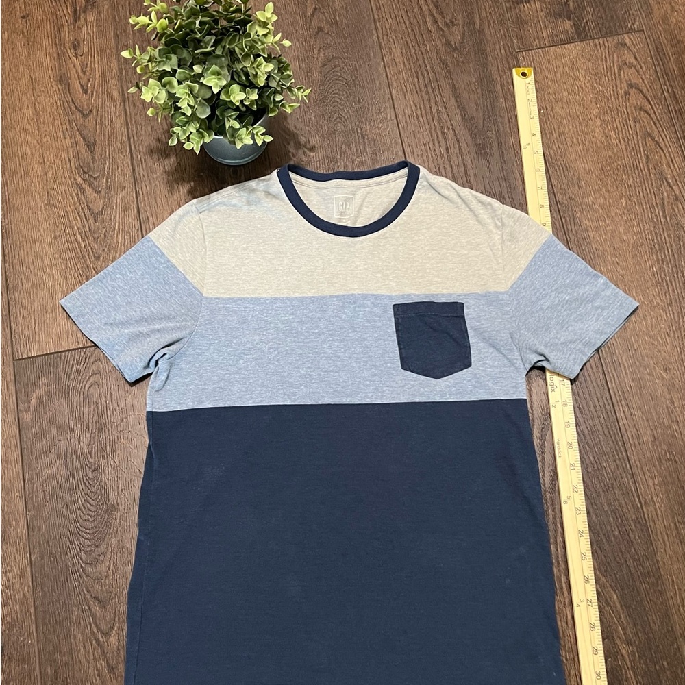 Gap Men's Blue and Gray Colorblock Soft Tee